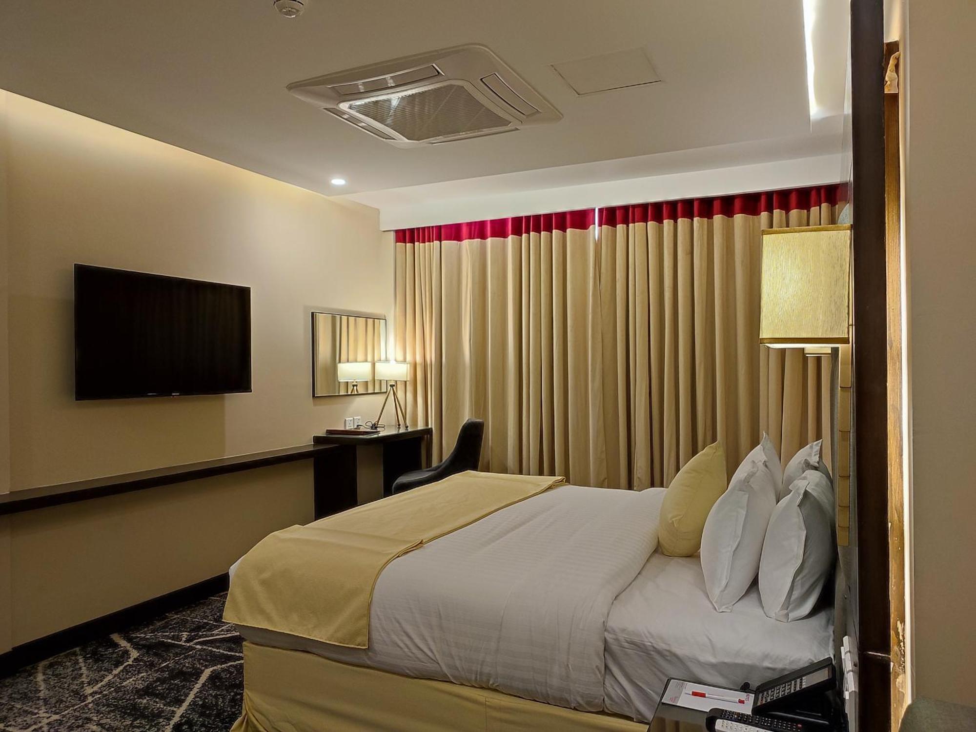 Ramada By Wyndham Murree Lower Topa Resort Ngoại thất bức ảnh