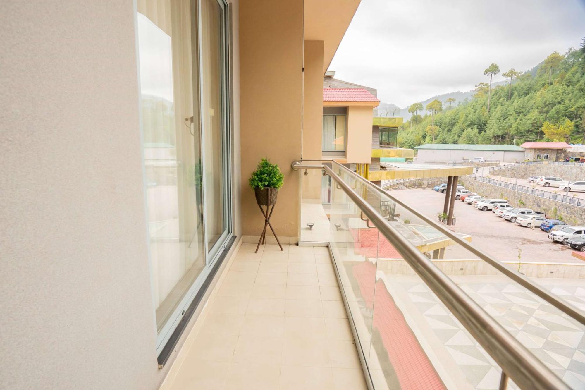 Ramada By Wyndham Murree Lower Topa Resort Ngoại thất bức ảnh